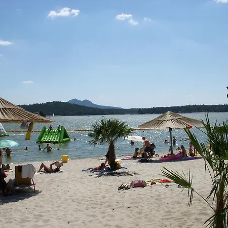 U Jezera Fami*** * 도크시